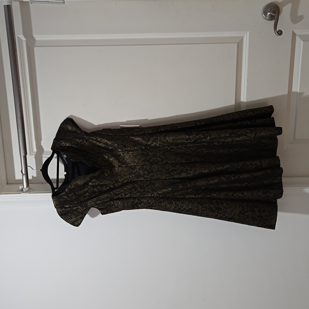 Julia Jordan's, Size 6, Gold